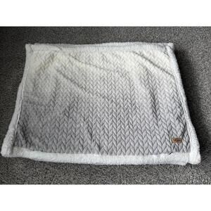 UGG Grey and White Sherpa Fleece Plush Standard Sham Pillow Case Set 4 Piece